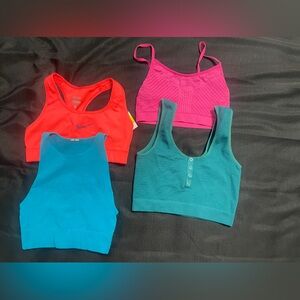 Sports bra/crop tank bundle size XS and small all in good condition.